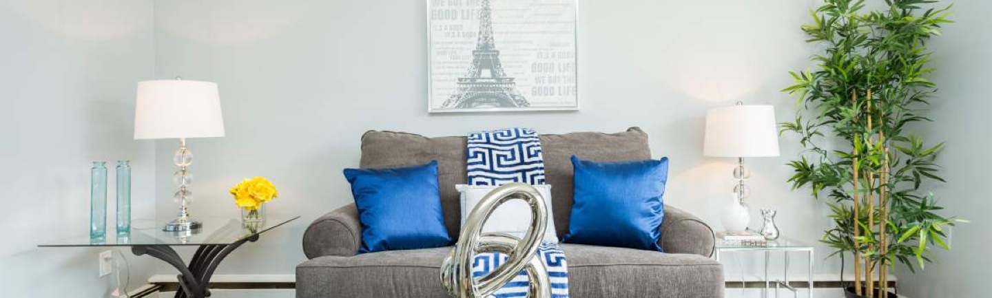 interior living room with a sofa, lamps and a picture of the ieffel tower